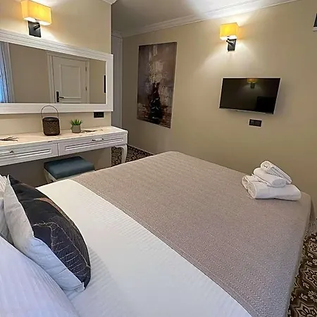 Alacati Disa Hotel *